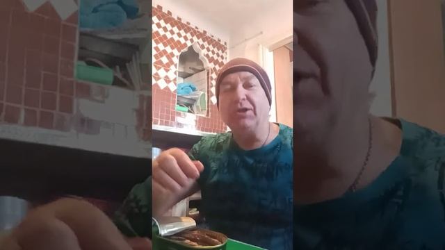 На обзор мойва копчёная в масле с икрой