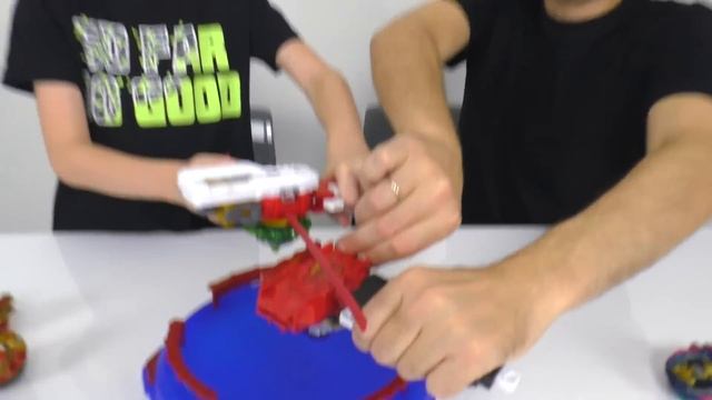 Beyblade Burst. Самые большие волчки Бейблэйд Берст на самой маленькой арене смотреть онлайн