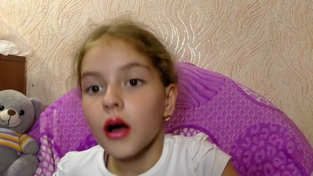 Как красиво накрасить губы в школу (самый простой способ)