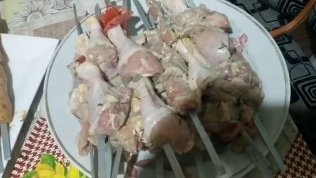 Шашлык. Из курятины. Сосиски на мангале.