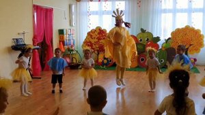 Танец "Золочёный лучик" в младшей группе