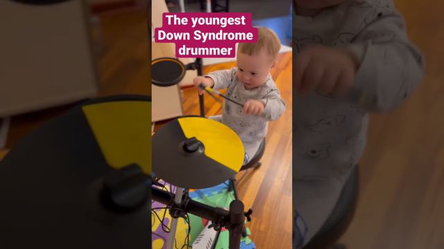 СОВЕРШЕНСТВУЕТ ТЕХНИКУ ИГРЫ НА БАРАБАНАХ В 1.7 |THE YOUNGEST DRUMMER WITH DOWN SYNDROME