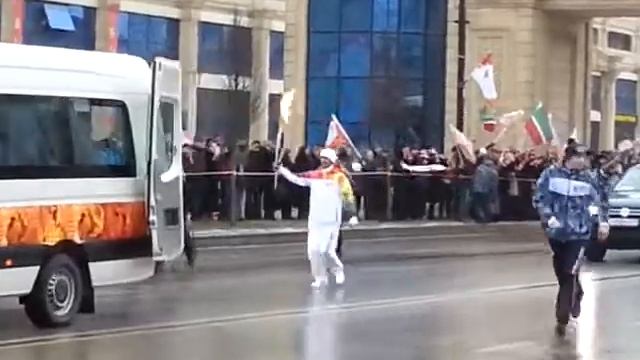 Эстафета олимпийского огня в Грозном( Богатырь) смотреть онлайн