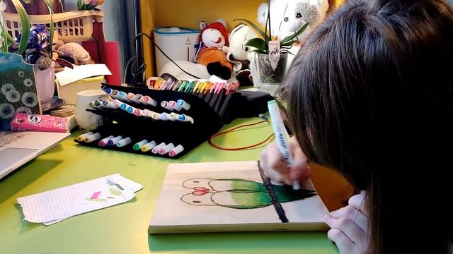 Можно ли маркерами для скетчинга рисовать по дереву? Эксперимент. Рисуем попугайчиков маркерами