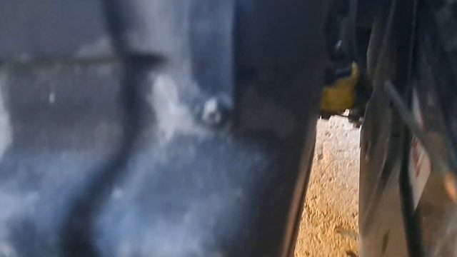 установка виброопор от кондиционера на корпус воздушного фильтра мазда титан.