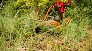 Универсальная косилка AS 65 в действии