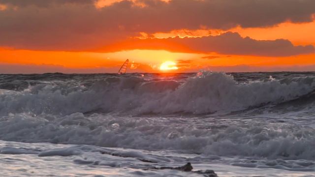 #Sonnenuntergang im November bei stürmischer See in #Kühlungsborn #SlowMotion #stormysea смотреть онлайн