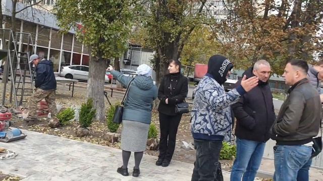 Благоустройство и посадка деревьев предпринимателем в Суворовском районе.