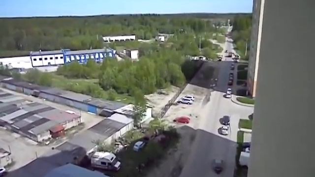 Автобан во дворе.avi смотреть онлайн