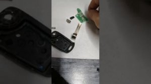 Замена корпуса автомобильного ключа с выкидным лезвием