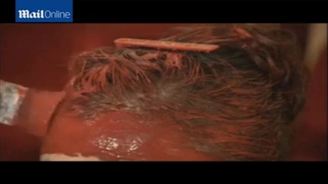 Chinese artist Liu Bolin makes 22 people 'disappear' in Beijing theatre смотреть онлайн