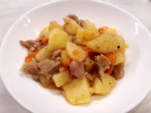 Тушеная картошка со свининой