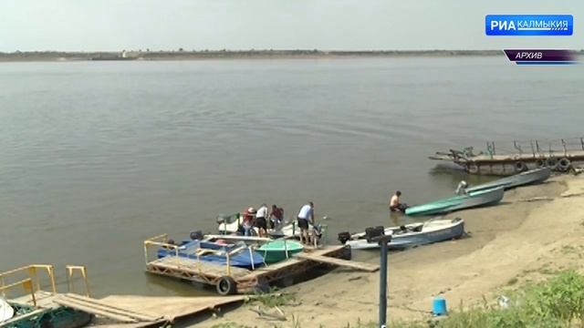 Рыбаки Калмыкии отмечают профессиональный праздник смотреть онлайн