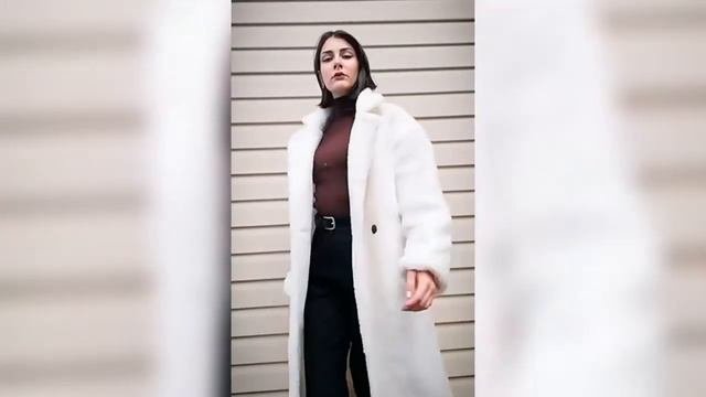 ?Зимнее Длинное Пальто с Отложным Воротником. Приталеное Женское Пальто из Искусственного Меха
