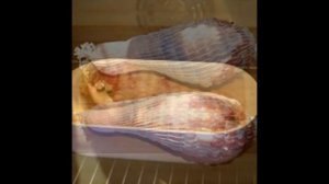 Холодные закуски мясные:Холодная закуска из фаршированной голени индейки с тыквой и зеленью