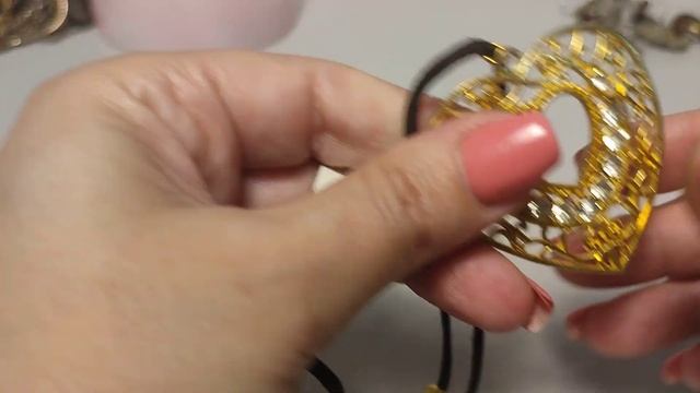 Распаковка бижутерного лота привезённого из Америки часть 7 смотреть онлайн
