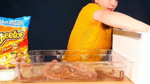 МУКБАНГИ ЗАШЛИ СЛИШКОМ ДАЛЕКО | КОРЕЯНКА VS ОСЬМИНОГИ смотреть онлайн