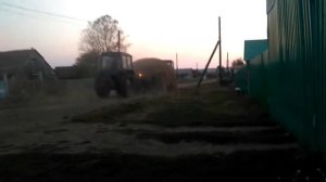 Перевозка сена .Тракторы Т 70 и МТЗ 82 тянут стог сена