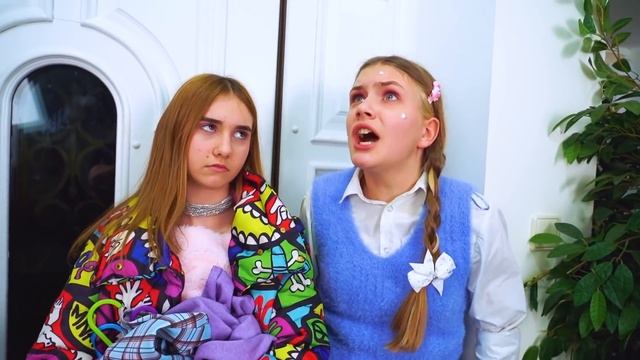 Бедная VS Богатая Чирлидерша || Жизнь Ботанши и Популярной Девушки В Школе смотреть онлайн