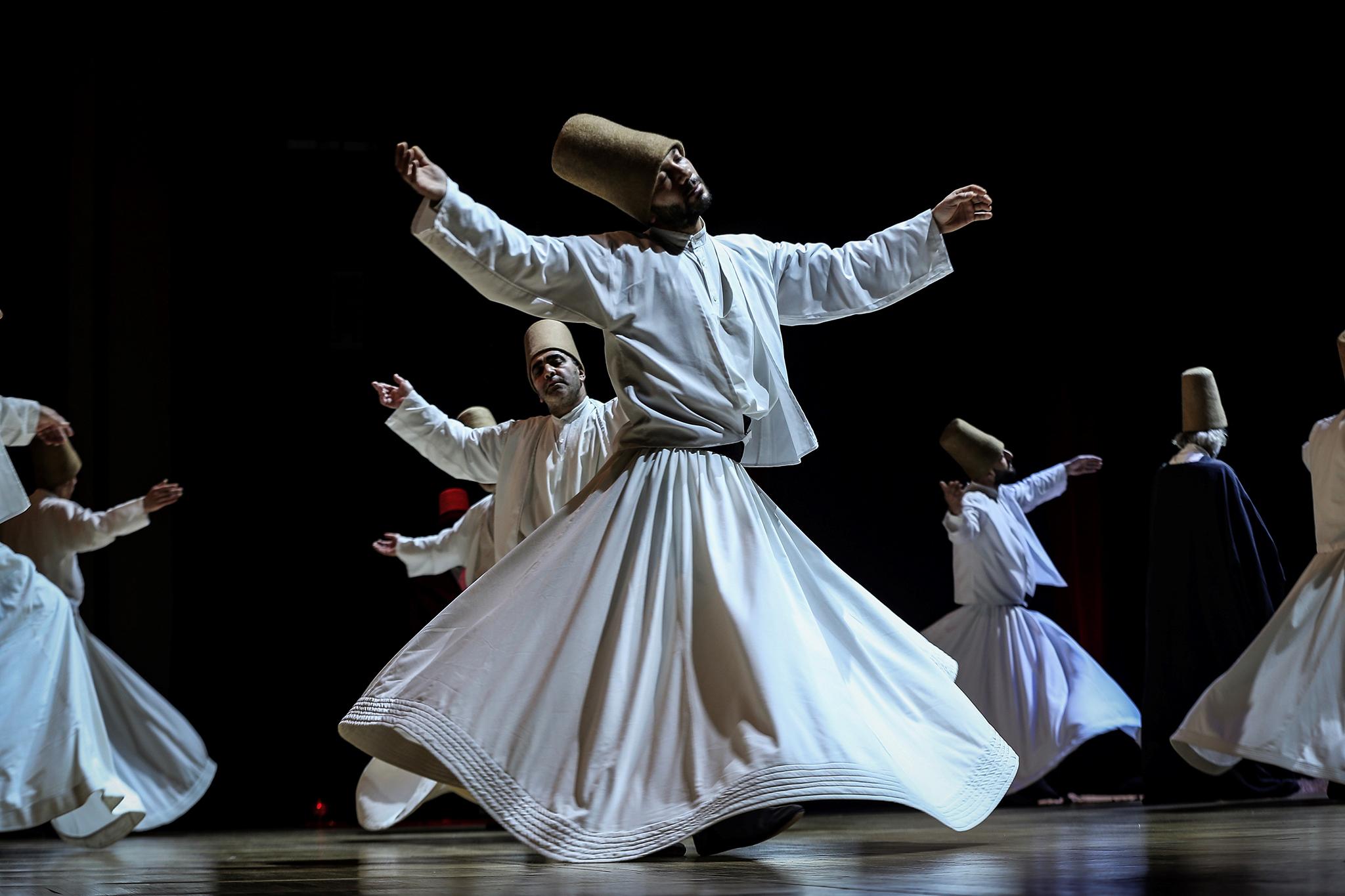 Суфийская музыка. Танец суфиев дервишей. Мевлеви дервишей (Турция). Турция танец дервишей. Кружение суфийских дервишей, Турция.