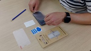 Защитная пленка на экран смартфона телефона. Как наклеить защитную пленку на телефон