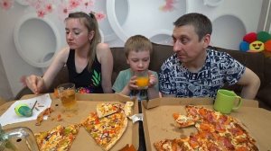 МУКБАНГ ДВЕ БОЛЬШИЕ ПИЦЦЫ ? КУДА ПРОПАЛА ДАРЬЯ? | MUKBANG TWO LARGE PIZZAS #мукбанг #mukbang