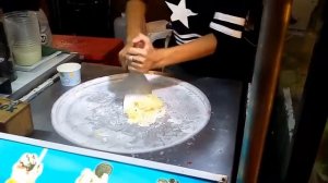 Как готовят мороженое в Тайланде.