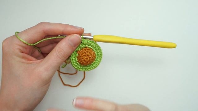 How To Crochet An Avocado Keyring (Part 1)