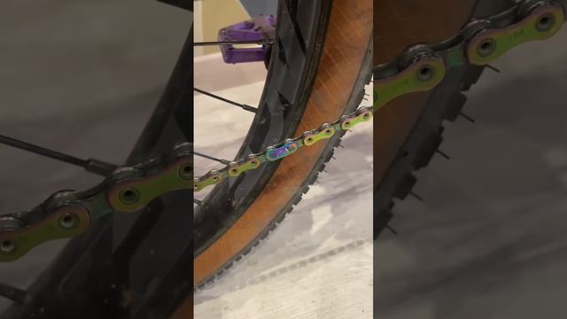 Как расстегнуть замок на цепи? смотреть онлайн