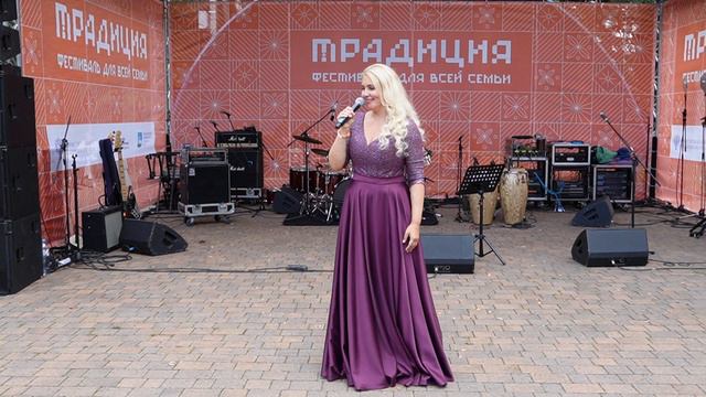 Ольга Терентьева исполняет "Слыхали ль вы" из оперы "Евгений Онегин". Московская обл.,Захарово,24.08