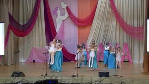танец  Мамины дочки  руководитель Бушланова Ольга ВладимировнаКонцерт к Дню матери