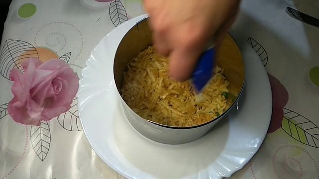 нежный салат с сыром. приготовлю такой на новый год!!!