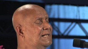 Sri Chinmoy sings "Ami Jabo"