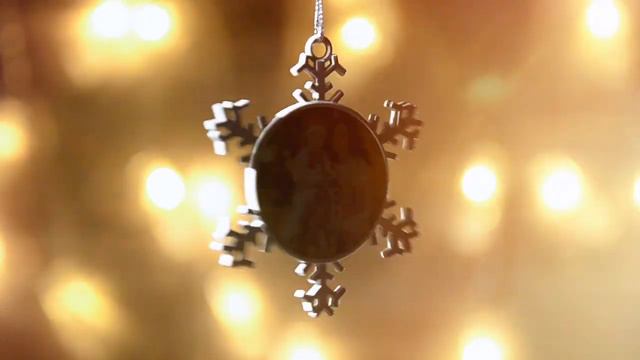 Снежинка подвеска металлическая с фотографией. Диаметр 7 см. смотреть онлайн