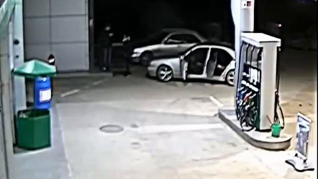 внимание 51 секунда знак с капота второва мерседеса смотреть онлайн