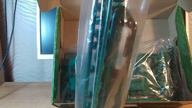 Распаковка модели самоходной установки  ИСУ-152 от фирмы "Огонёк". смотреть онлайн