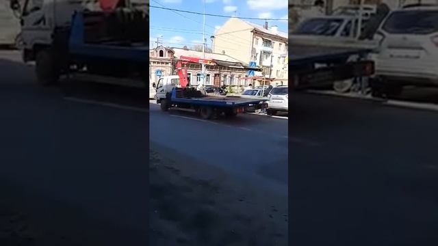 как эвакуируют машины в Саратове за 2е минуты.  пока вы выкуриваете сигарету