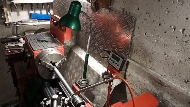 Нарезание резьбы резцом на ТВ-4 смотреть онлайн