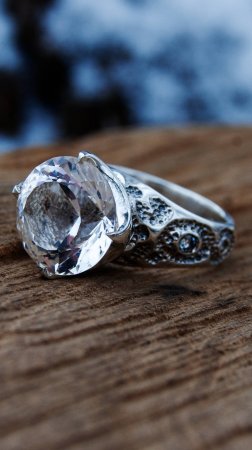 Ring with rock crystal