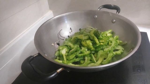 How to cook Grass Carp with Bitterguard /Ginisang Ampalaya with Fish #asmr#yummy @chergloofficial смотреть онлайн