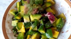 Салат з тунцем, авокадо та руколою, Salad with tuna, avocado and arugula