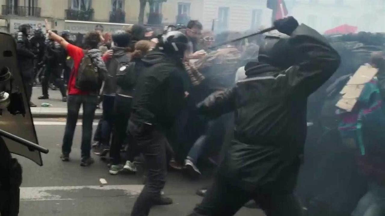 Стычка небольшая. Результат драки на улице. Взрывы в ТЦ 18 февраля в Париже.