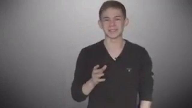 Парень читает стих о друзьях