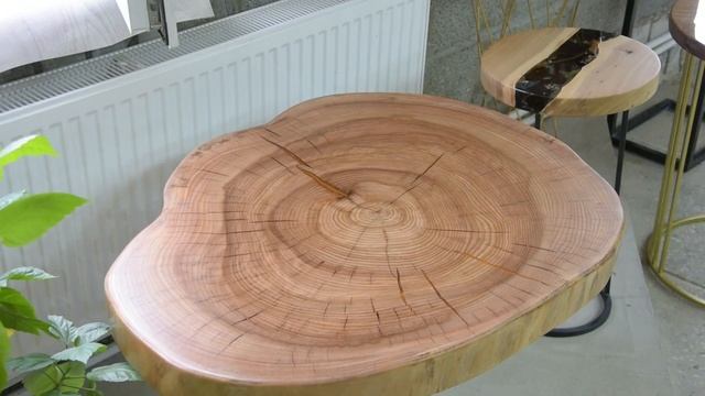 Социальный контракт. Столы из массива дерева и эпоксидной смолы. смотреть онлайн