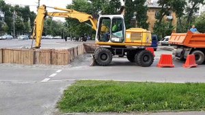 Как копает экскаватор, кнопка супер героя и первая клубника