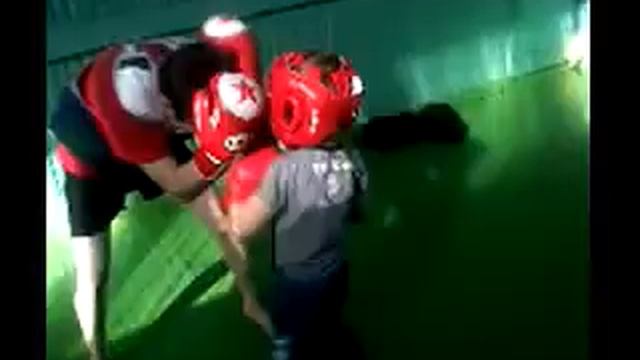 Маленький Тайский боксёр в п.Прогрессе ))) смотреть онлайн