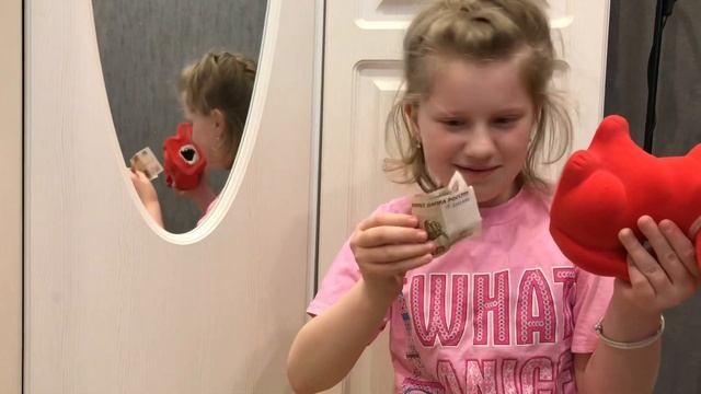 Алиса вскрыла копилку/первая копилка/Alice opened the piggy bank/AlisaSever смотреть онлайн