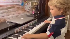 Michael. Гамма До мажор в 2 октавы в расходящемся движении со считалочкой