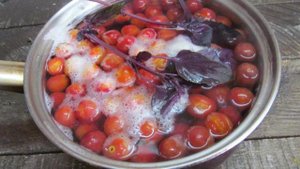 Вишневый компот с базиликом