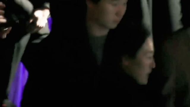 [BTS🐱🇫🇷SUGA/ENG] 영하 칼바람 속에서도 파리 브릿지 점령한 아미들!!(함성 미쳤고요! 급기야 우는 아미 속출!!) 발렌티노 슈가의 귀족같은 포스와 현장 모습들